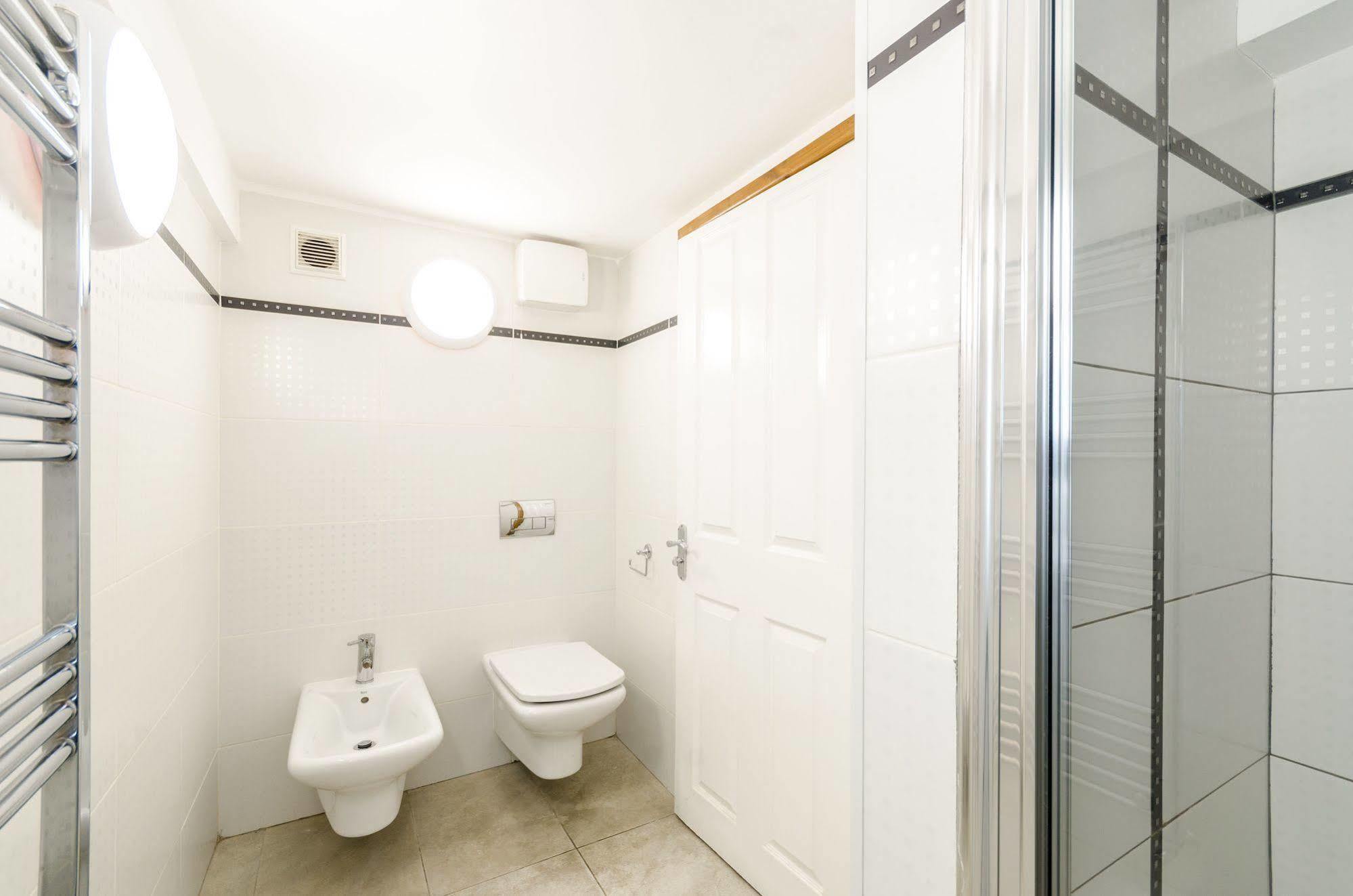 Milestone Apartments Лондон Екстериор снимка