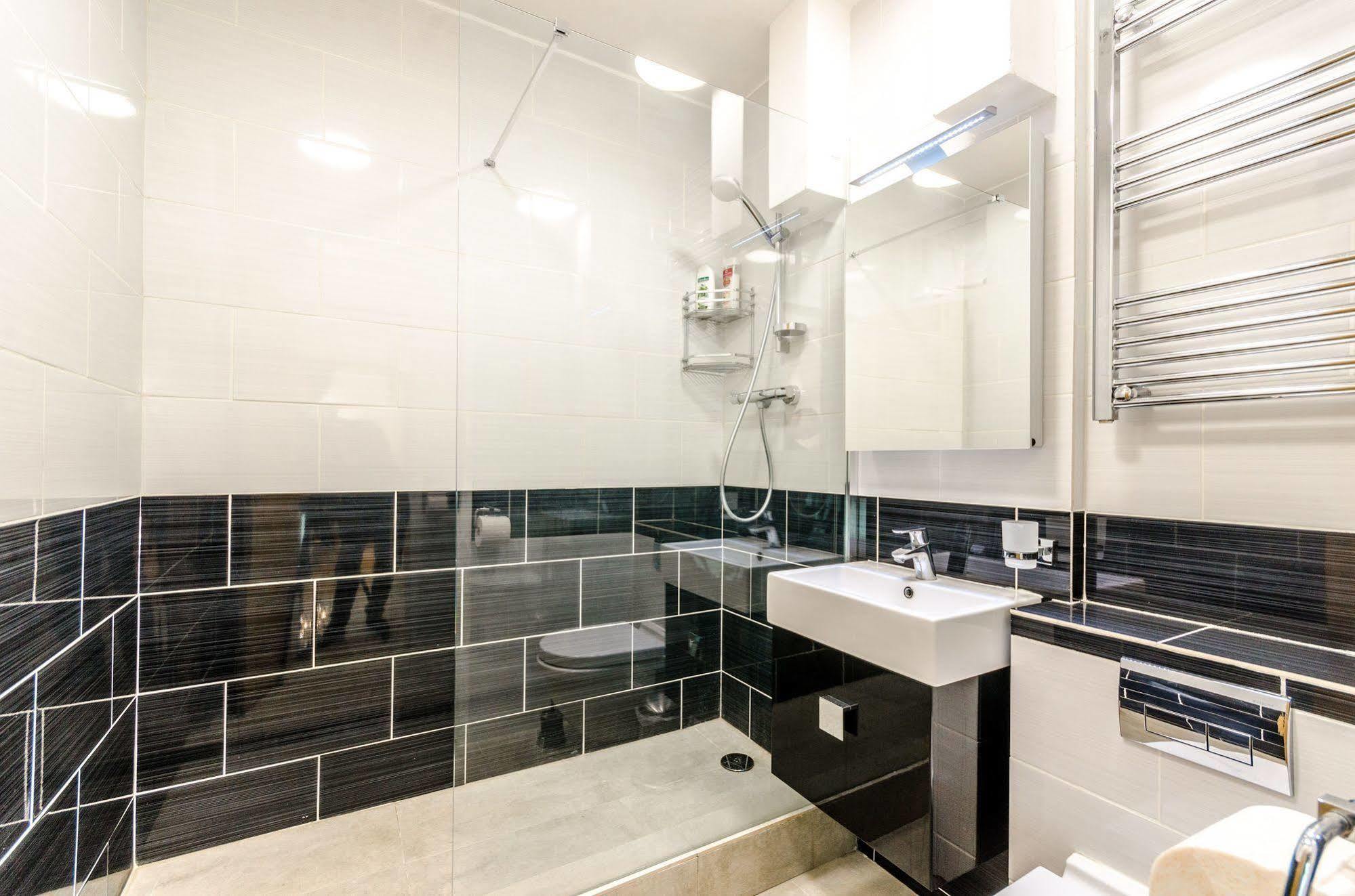 Milestone Apartments Лондон Екстериор снимка
