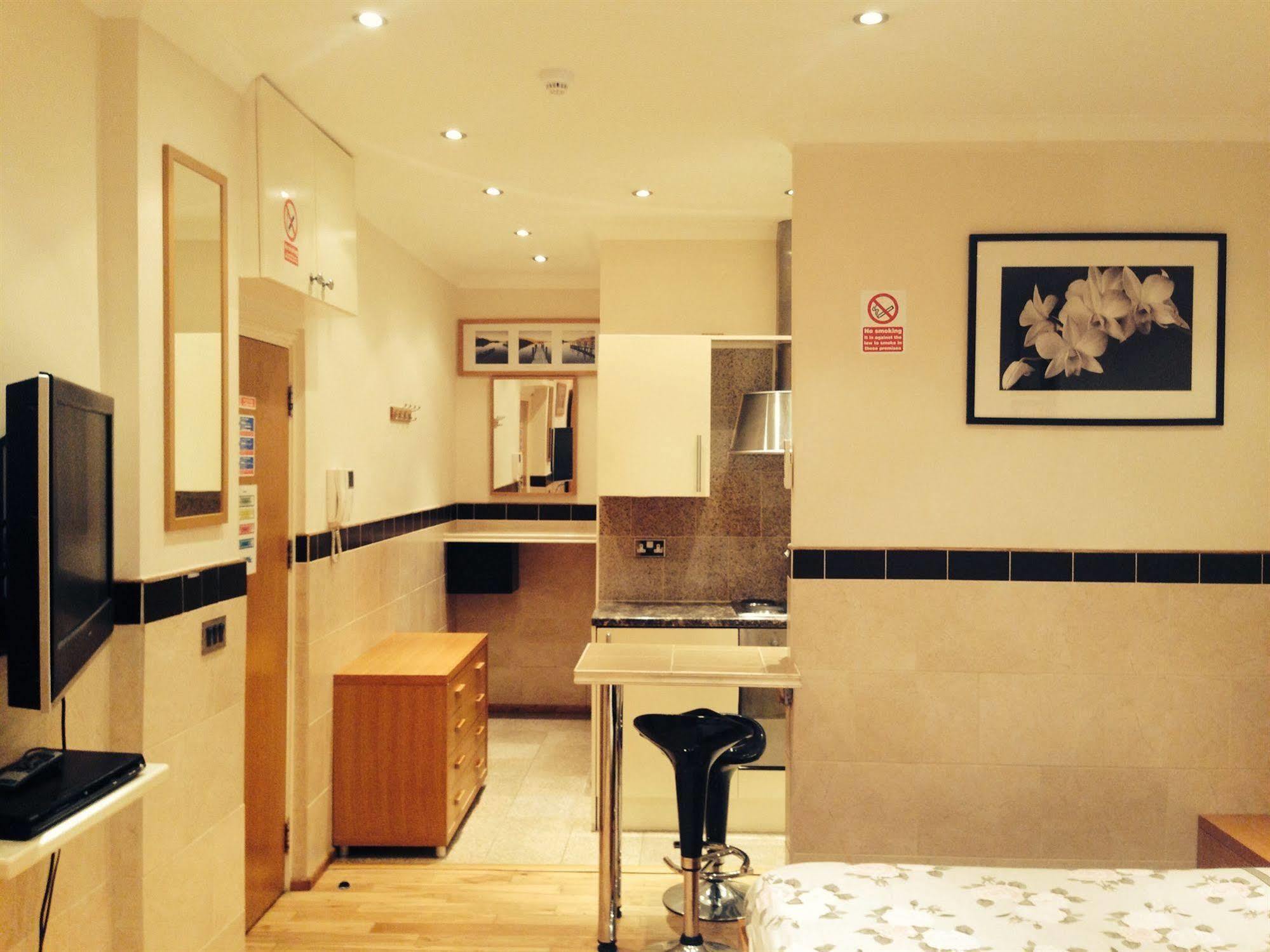 Milestone Apartments Лондон Екстериор снимка