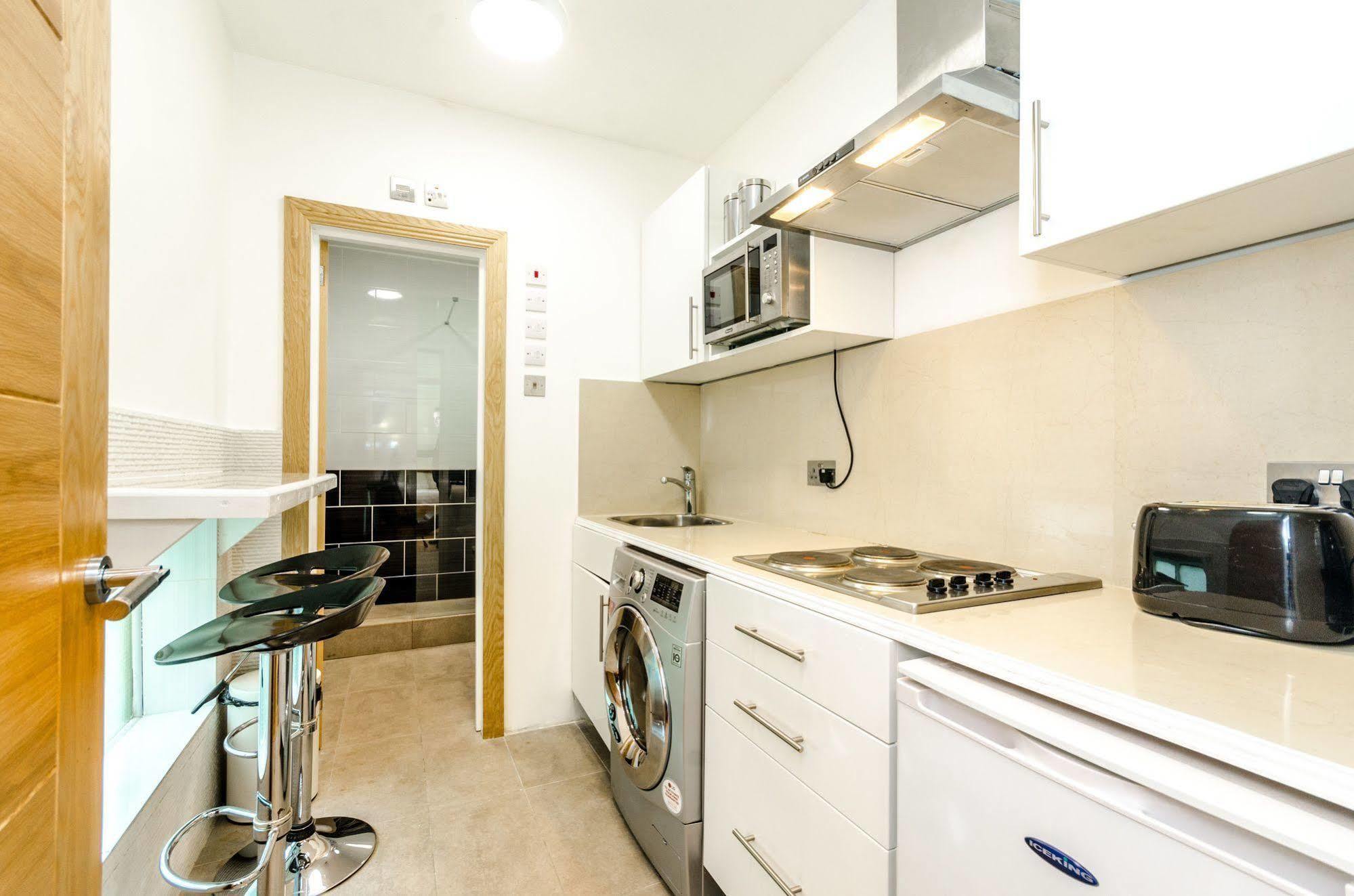 Milestone Apartments Лондон Екстериор снимка