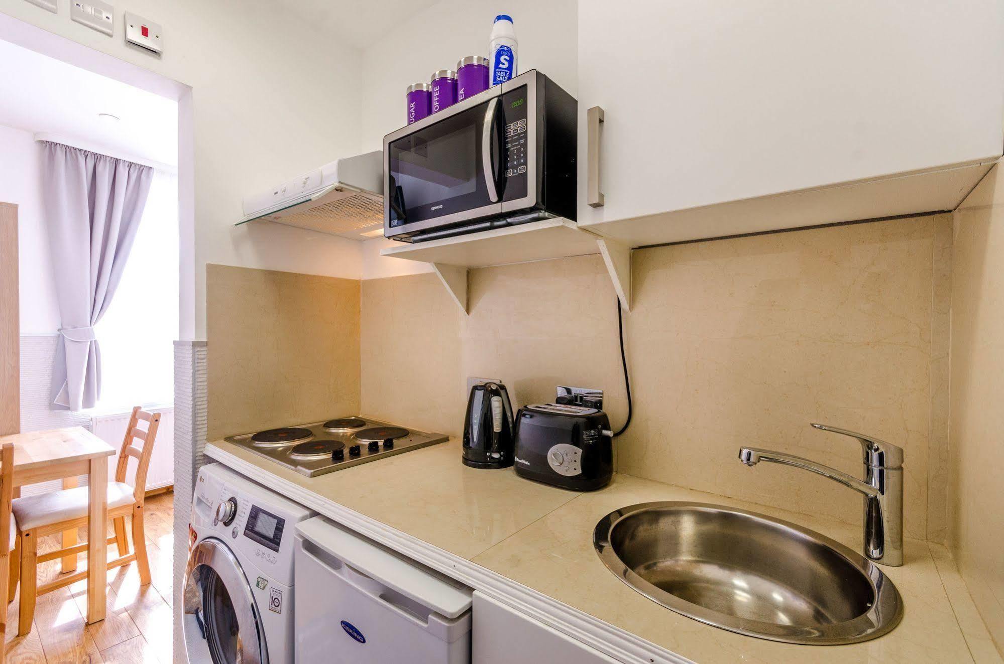 Milestone Apartments Лондон Екстериор снимка